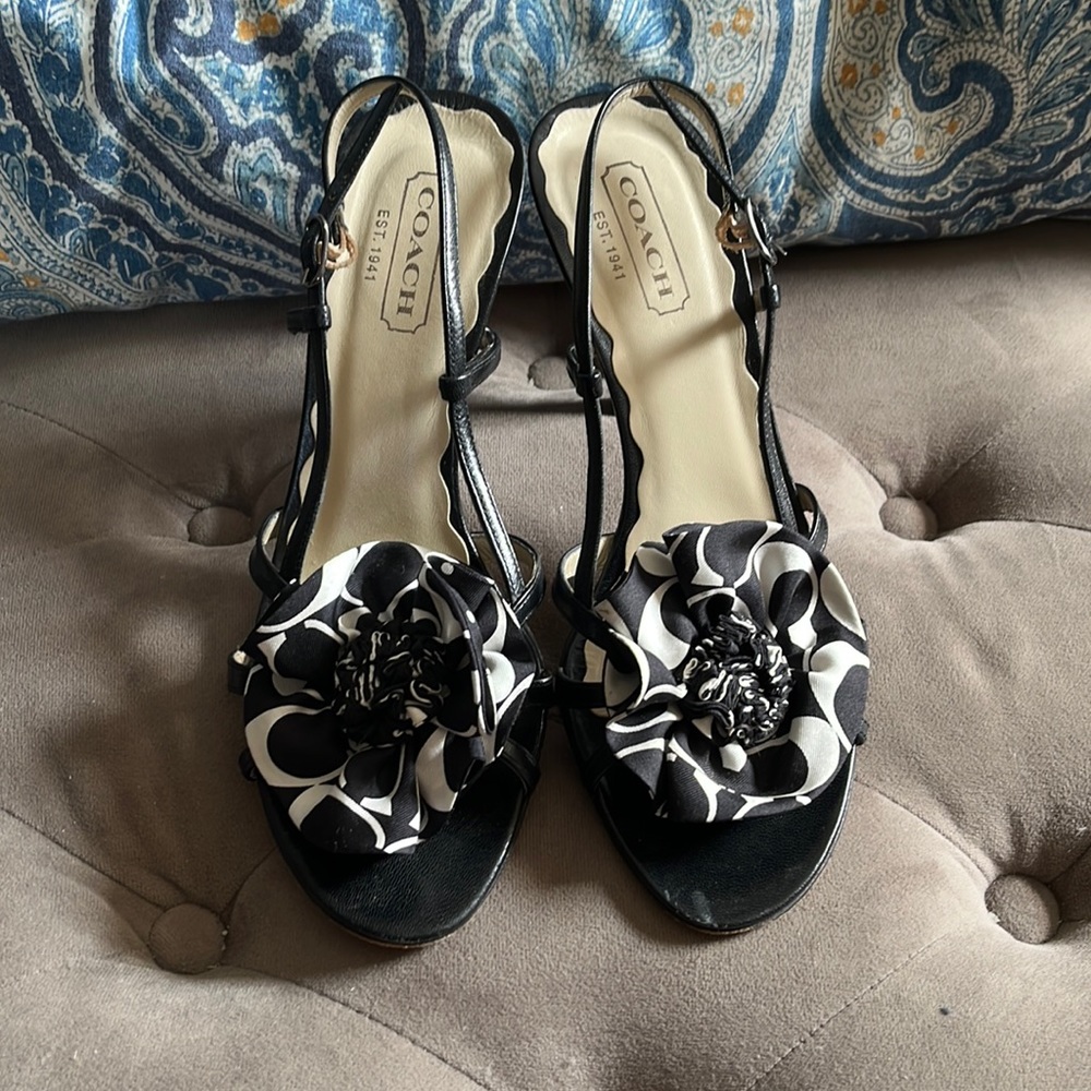 Authentic Coach heels with silk bow detail in front leather 4inch heel size 7.5
